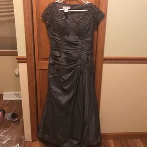 Great prom bridesmaid or mother of the bride gown